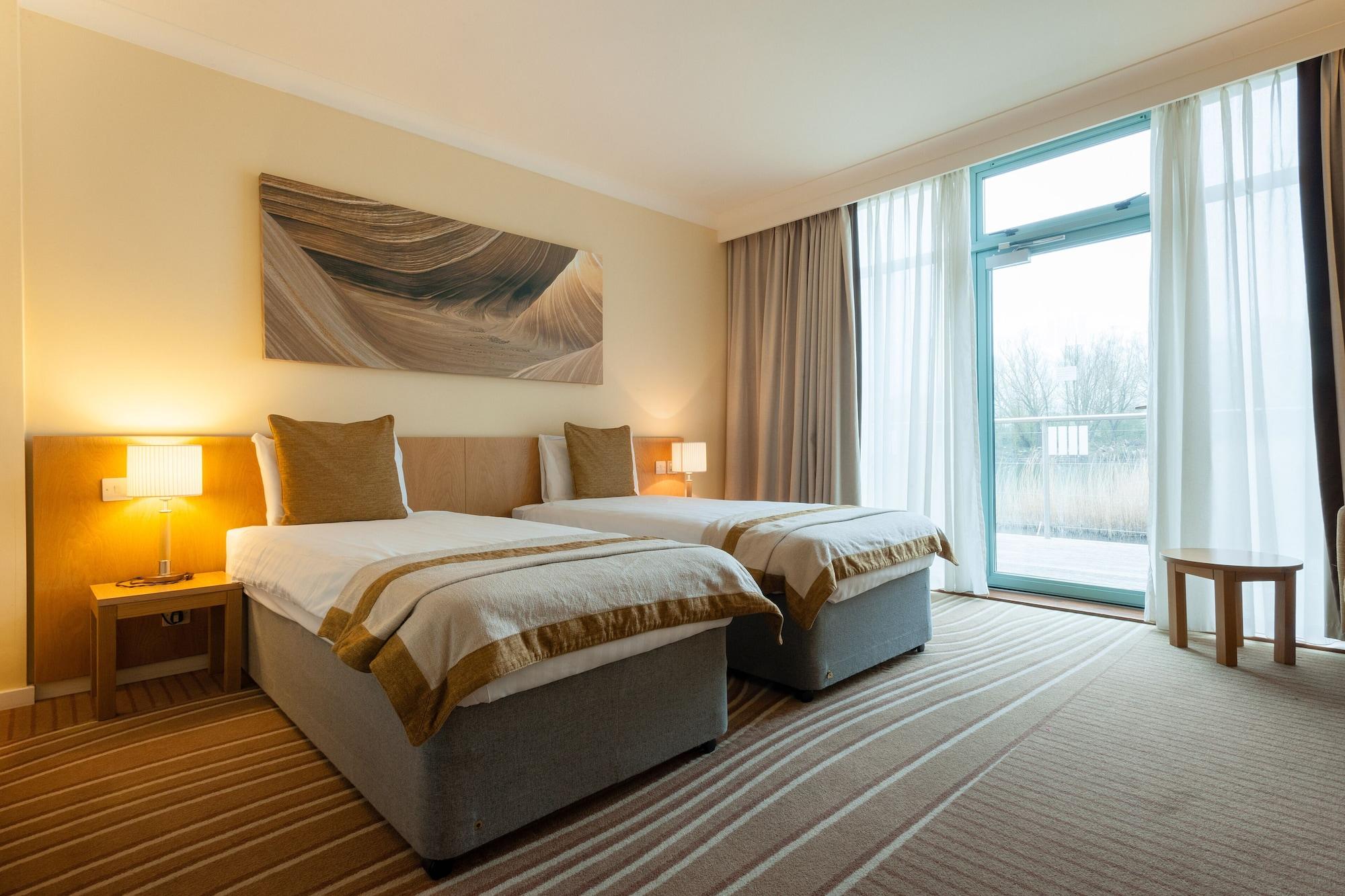 De Vere Cotswold Water Park South Cerney Exterior photo