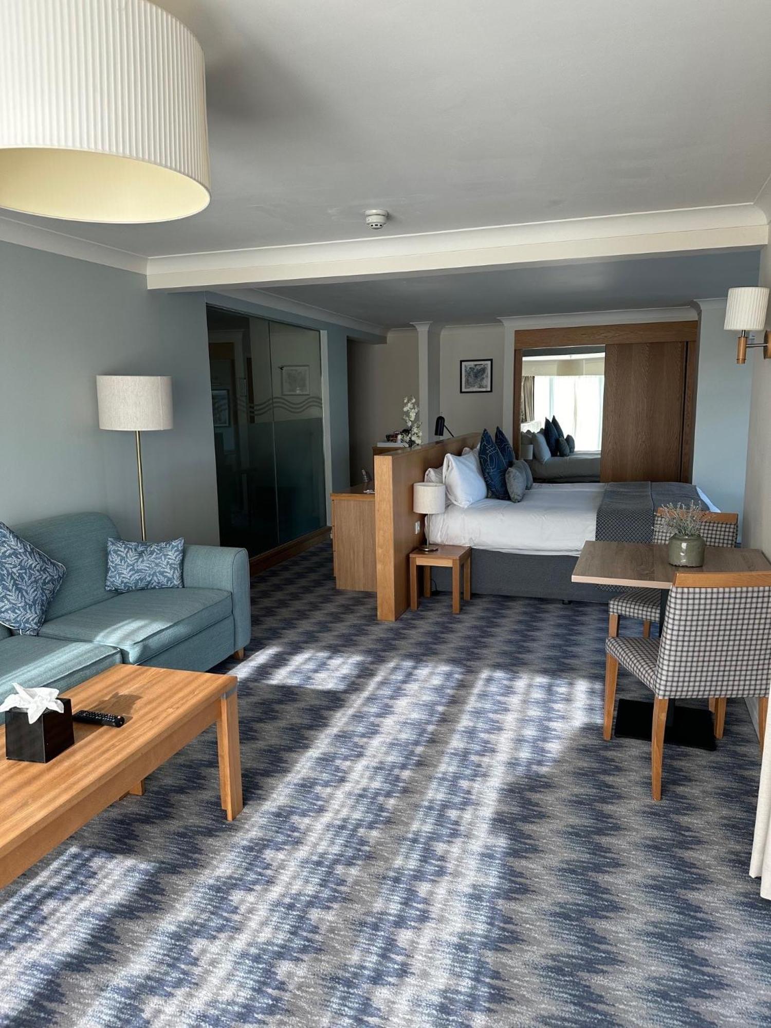 De Vere Cotswold Water Park South Cerney Exterior photo