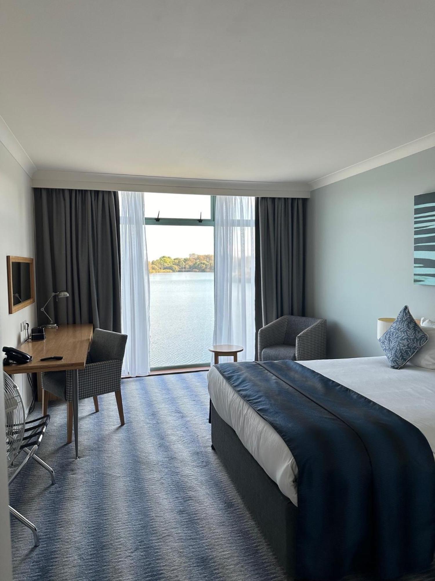 De Vere Cotswold Water Park South Cerney Exterior photo