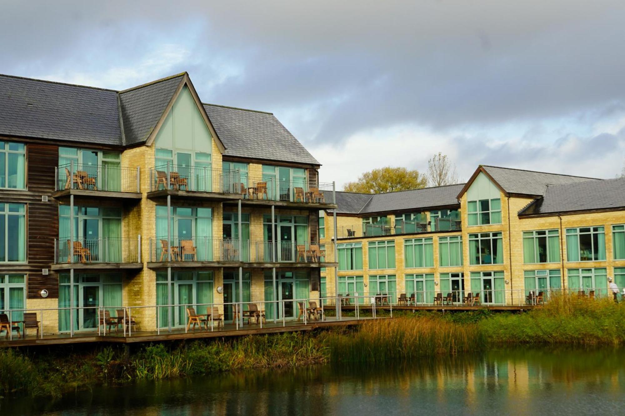 De Vere Cotswold Water Park South Cerney Exterior photo