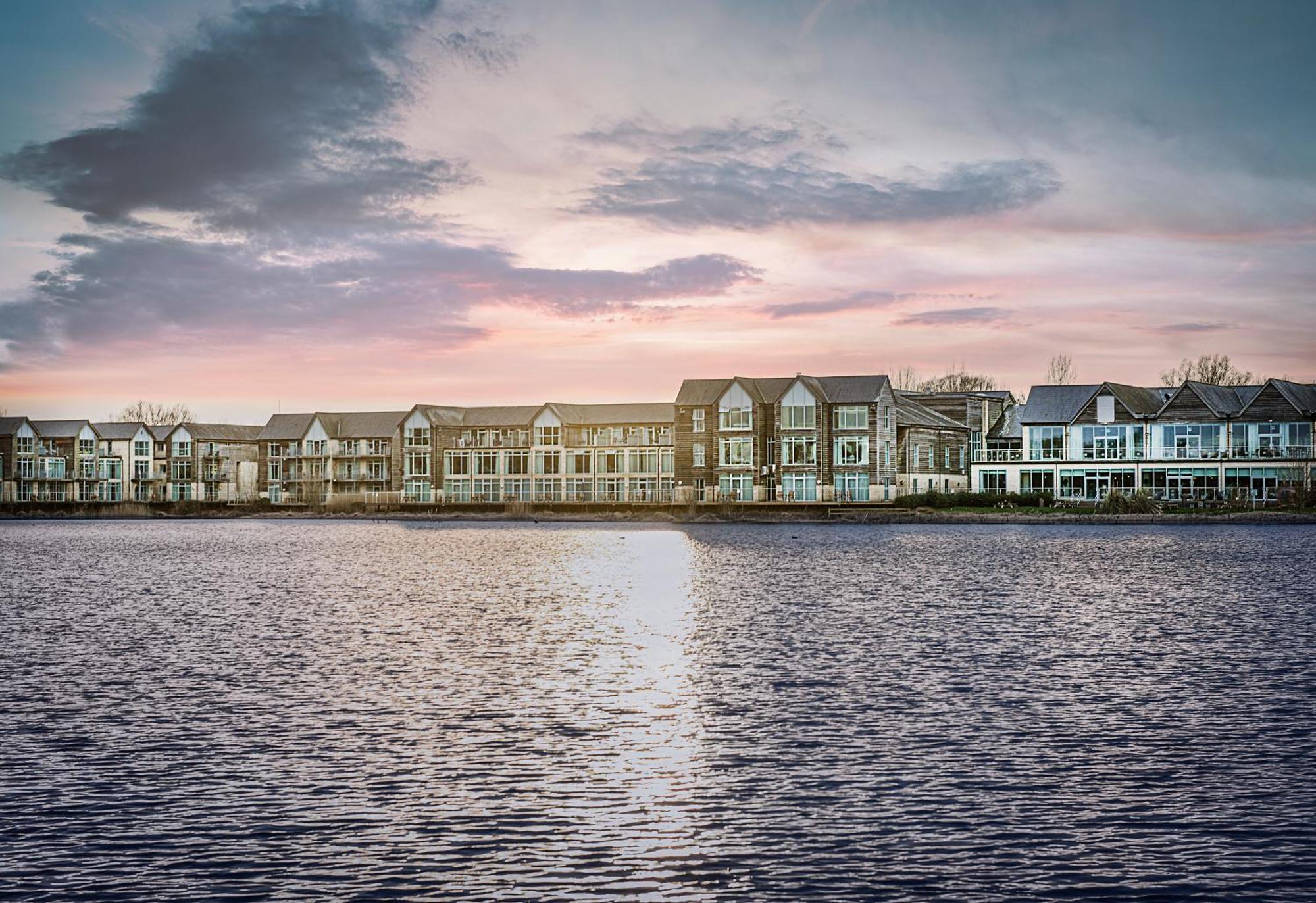 De Vere Cotswold Water Park South Cerney Exterior photo
