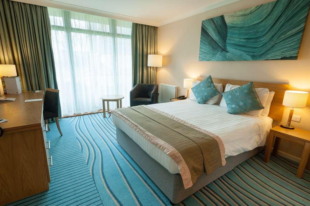 De Vere Cotswold Water Park South Cerney Room photo