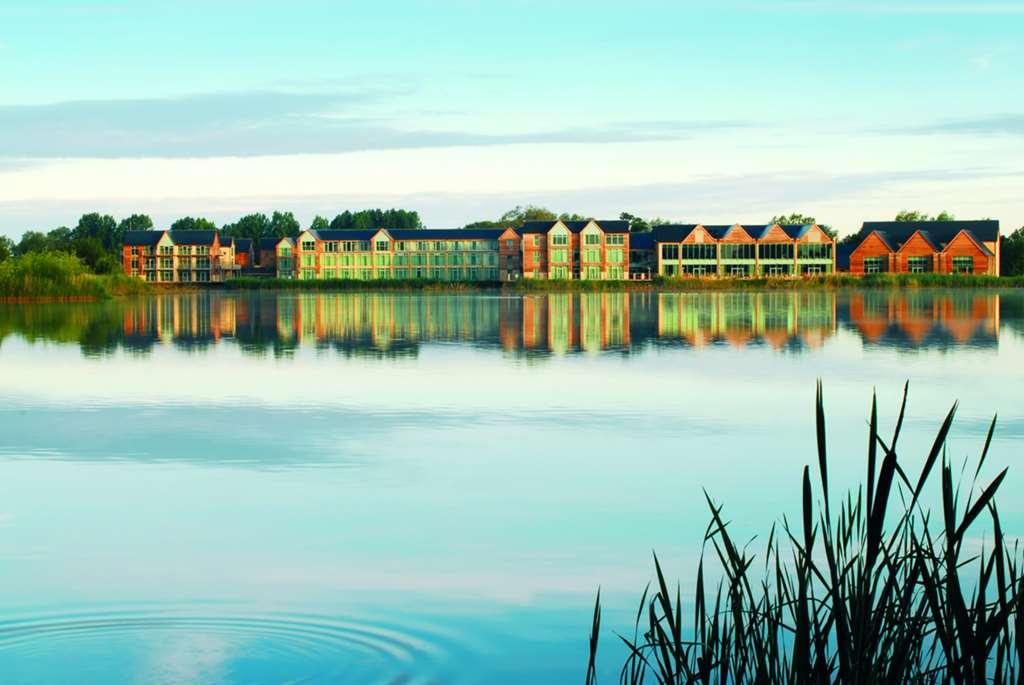 De Vere Cotswold Water Park South Cerney Exterior photo