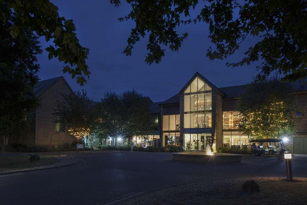 De Vere Cotswold Water Park South Cerney Exterior photo
