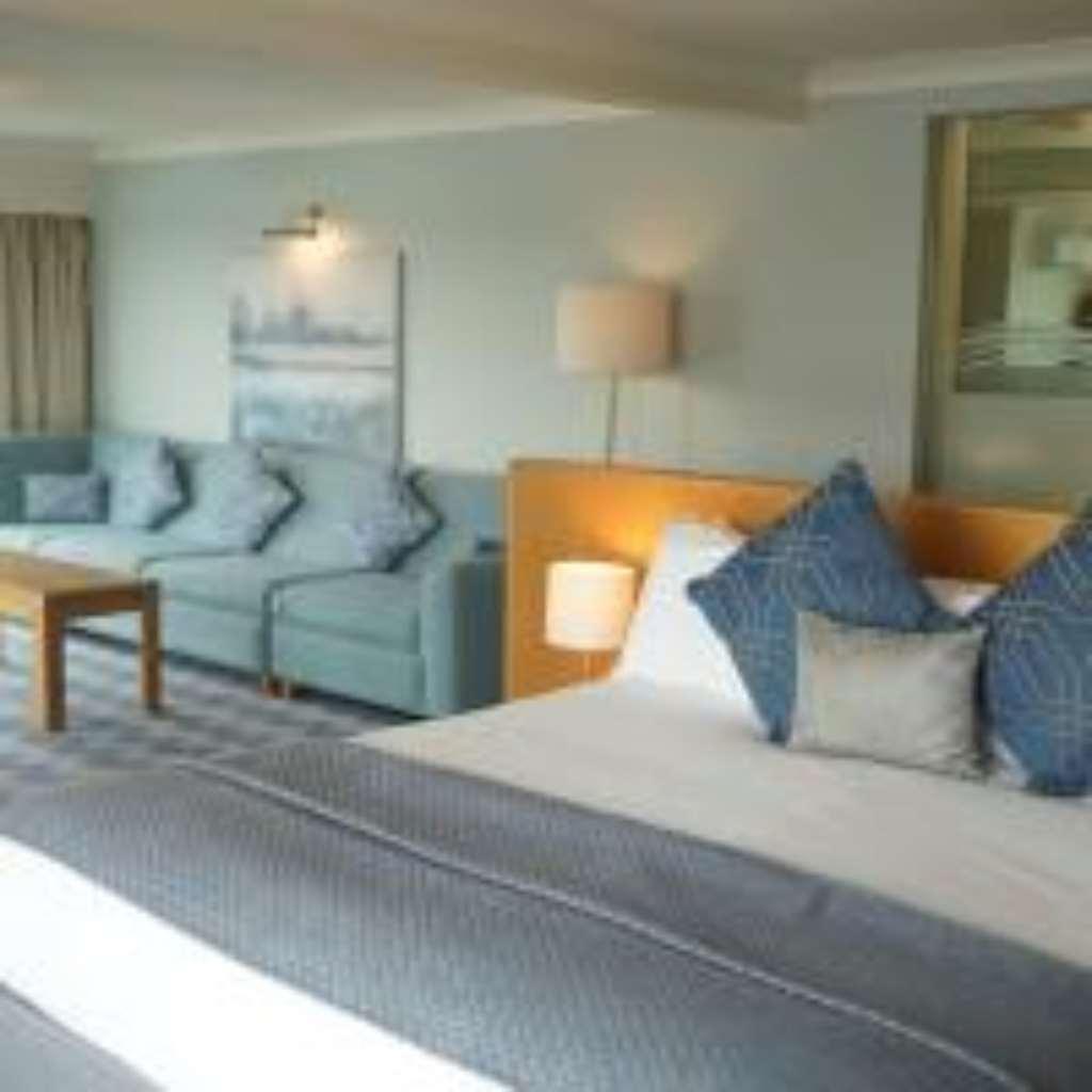 De Vere Cotswold Water Park South Cerney Room photo
