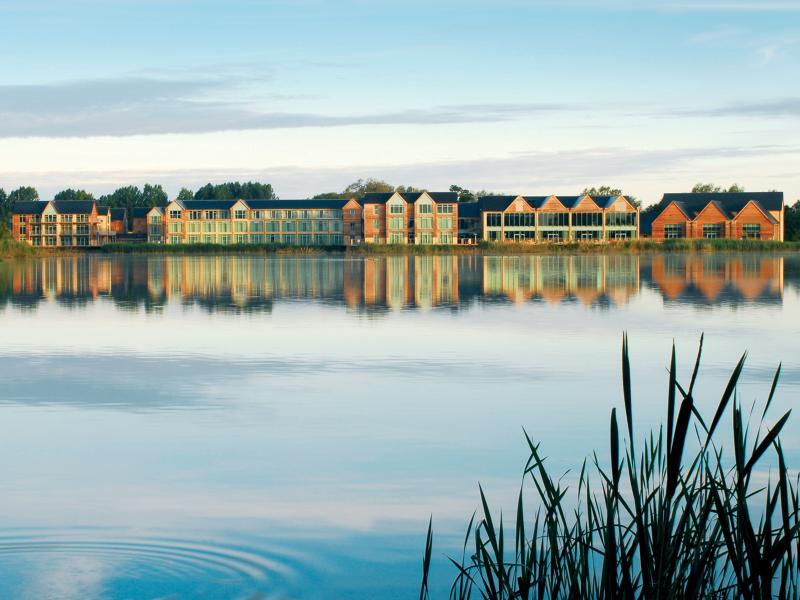 De Vere Cotswold Water Park South Cerney Exterior photo
